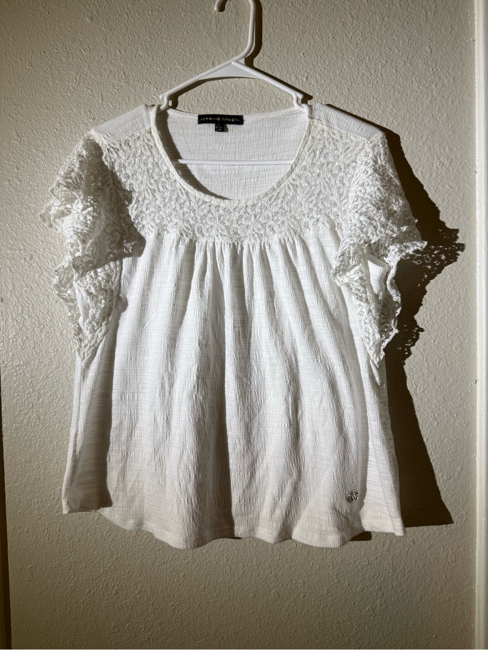 Adrienne Vittadini White Crochet Yoke Flutter Sleeve Blouse Size M